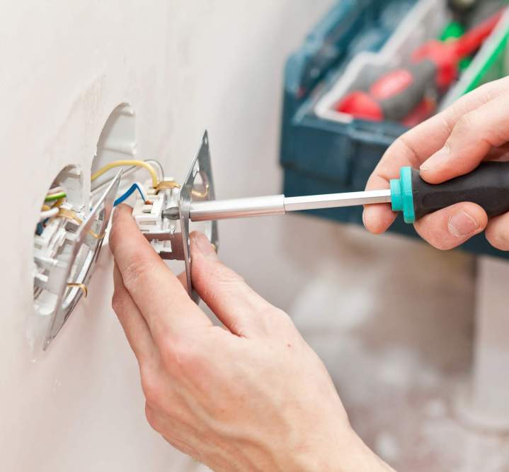 Electrician for Pool Montréal